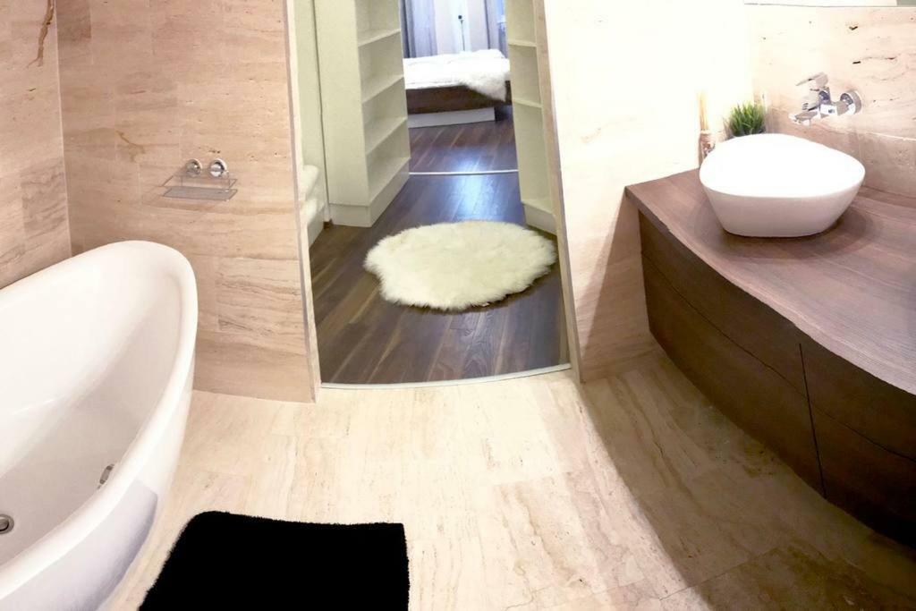 Apartment Grand Eliza 3bedroom Luxury Apt At Blaha Budapest