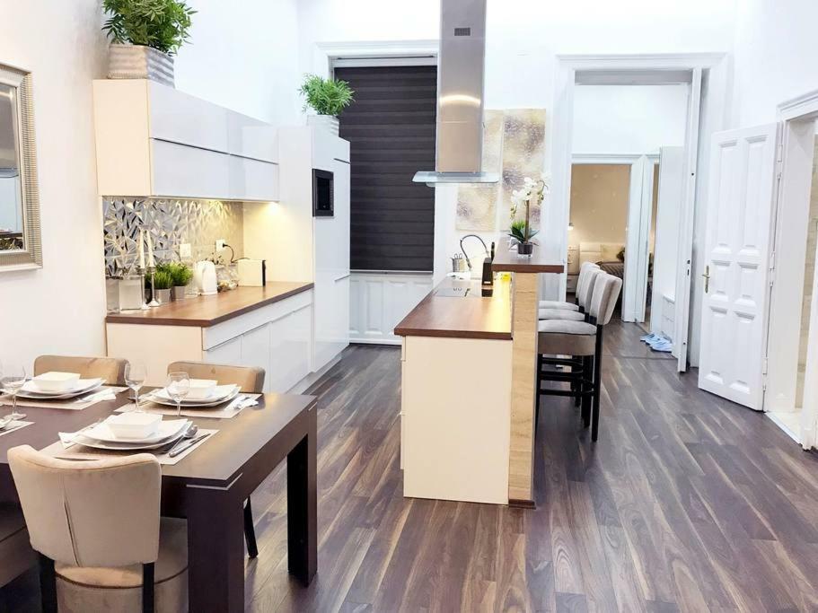 Apartment Grand Eliza 3bedroom Luxury Apt At Blaha *