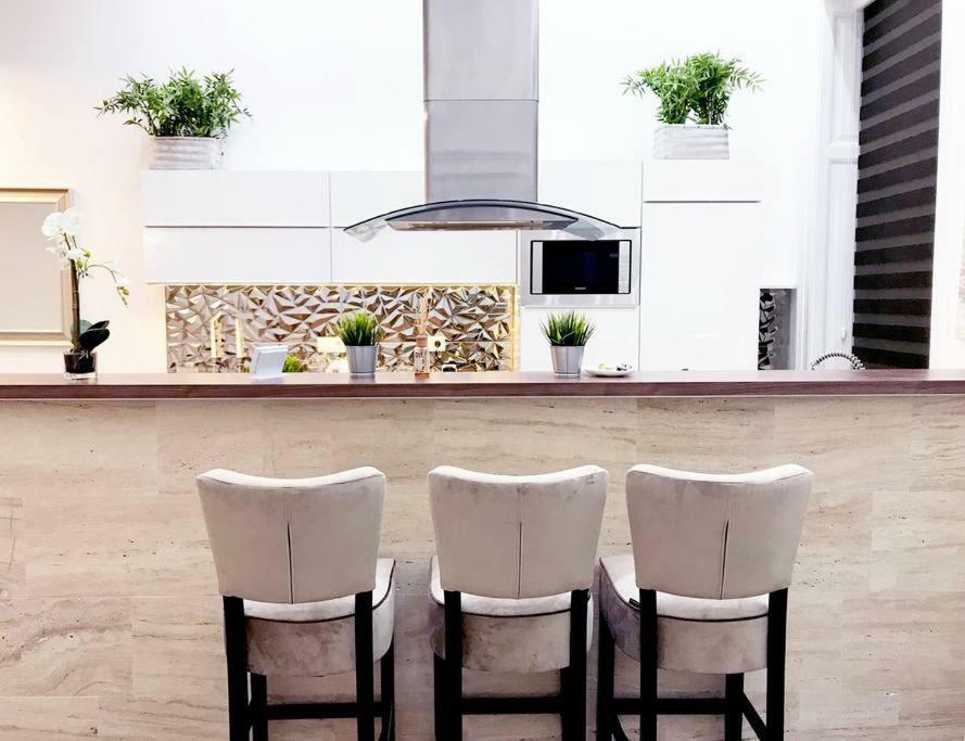 Apartment Grand Eliza 3bedroom Luxury Apt At Blaha *